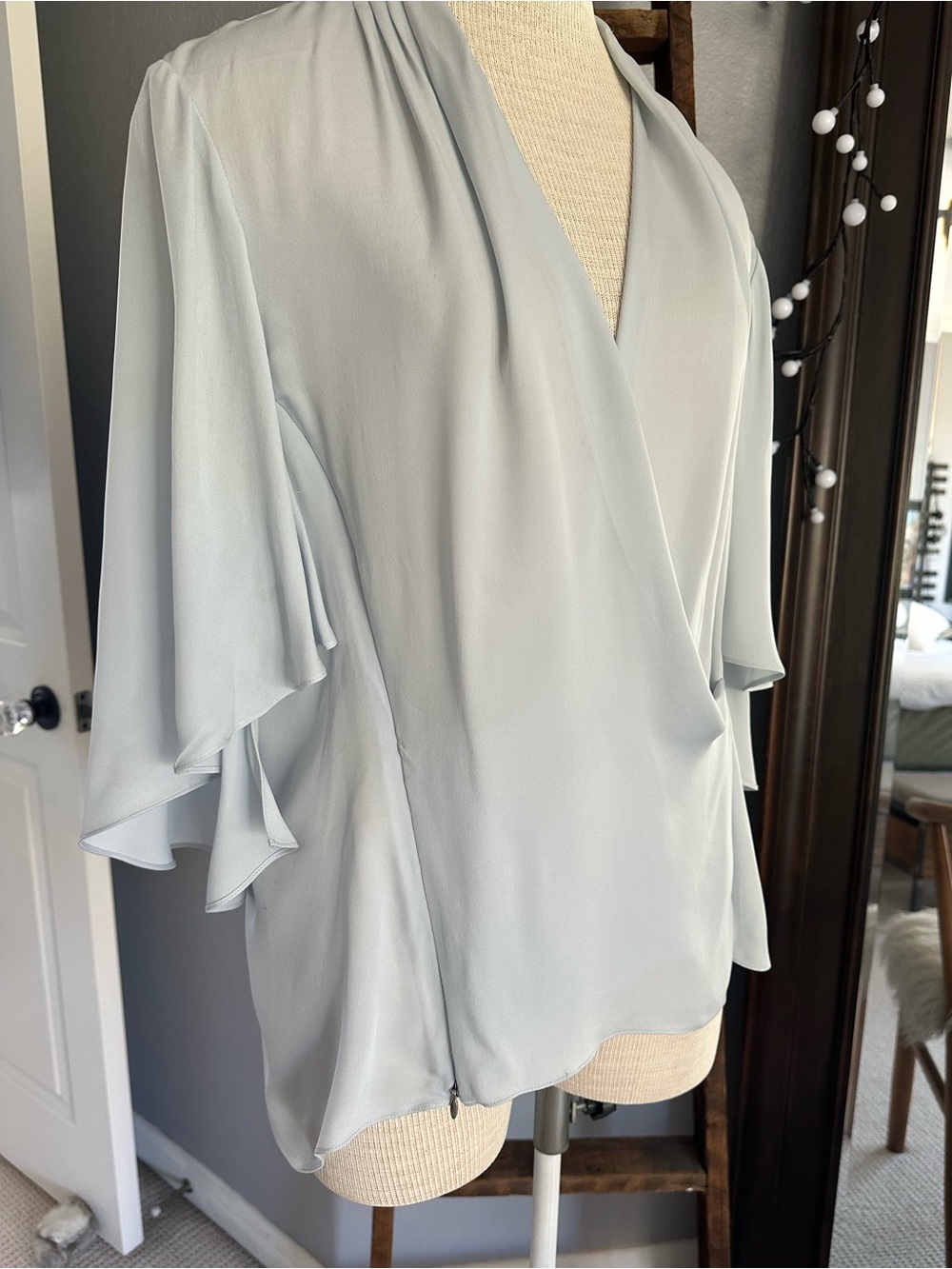 Elie Tahari Pale Blue Draped V-Neck Flutter Sleeve Silk Blouse, size large - Picture 7 of 17